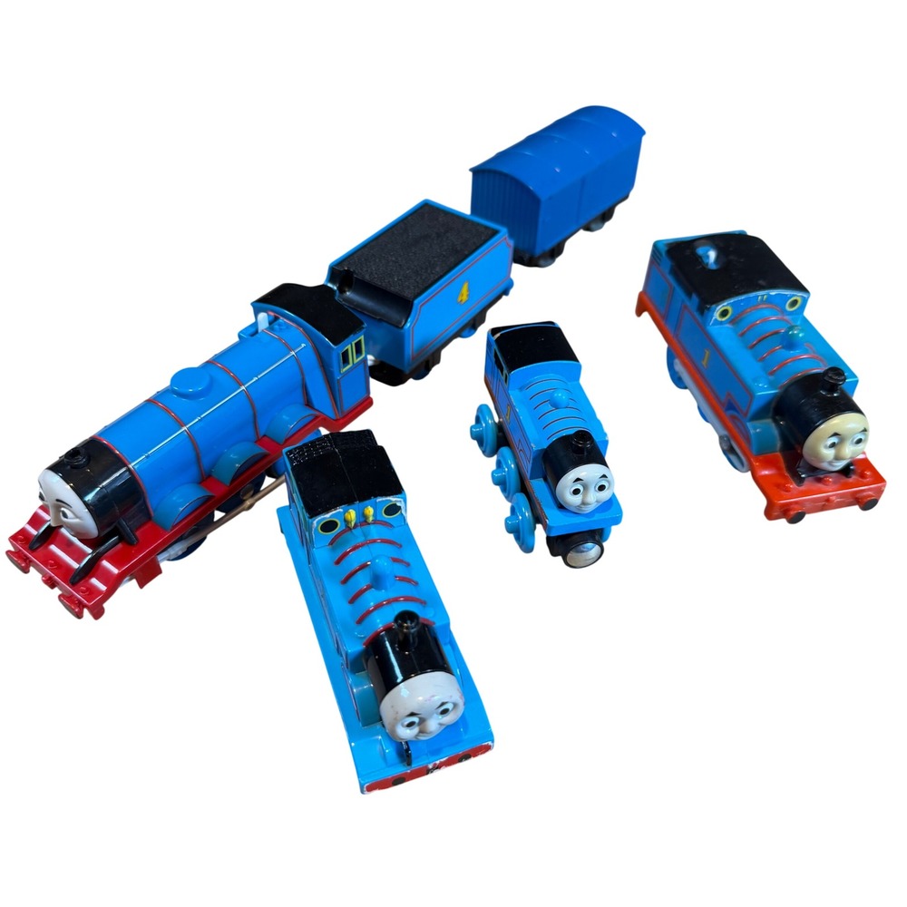 Thomas and Friends Gordon and Thomas Engine Lot Motorized Wooden DecoPac Blue